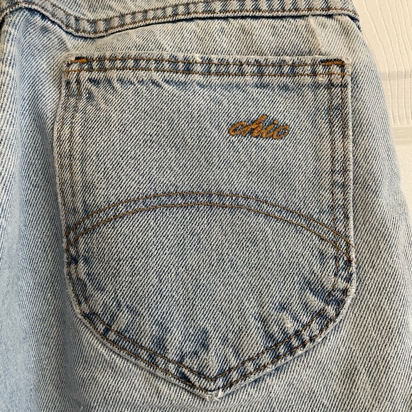 Vintage Chic Mom Jeans - Picture 4 of 7